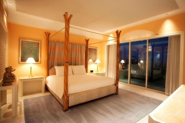 Room 3 of 28