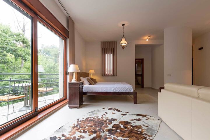 Room 3 of 43