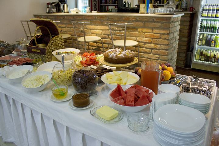 Breakfast/Coffee Service 32 of 34