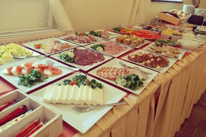 Dining 110 of 130