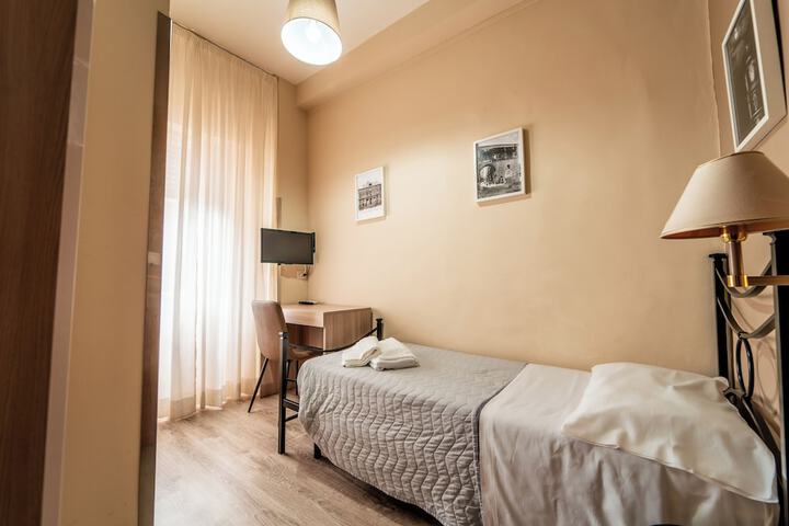 Room 27 of 87