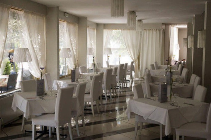 Dining 24 of 59