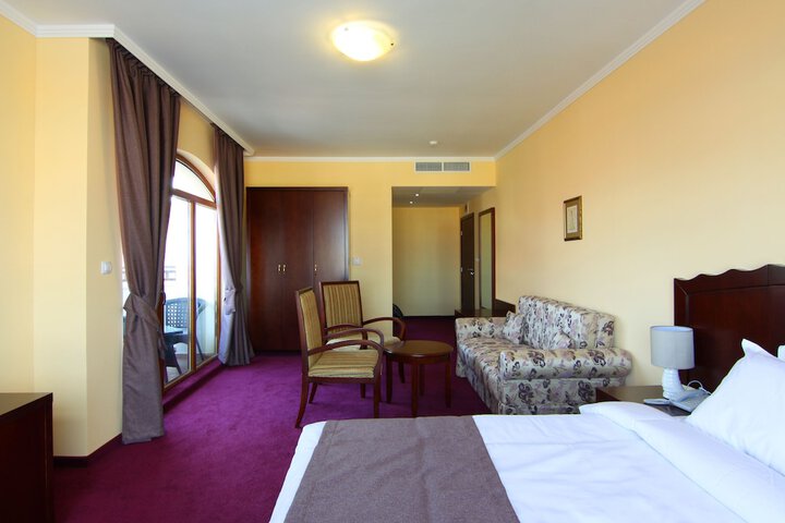 Room 14 of 63
