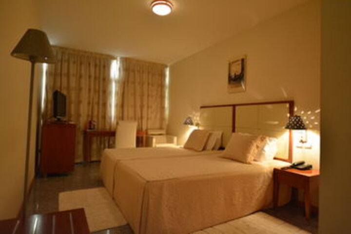 Room 13 of 30