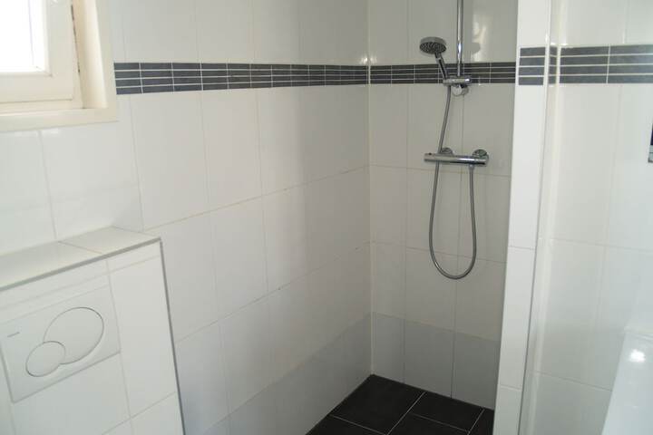 Room 9 of 32