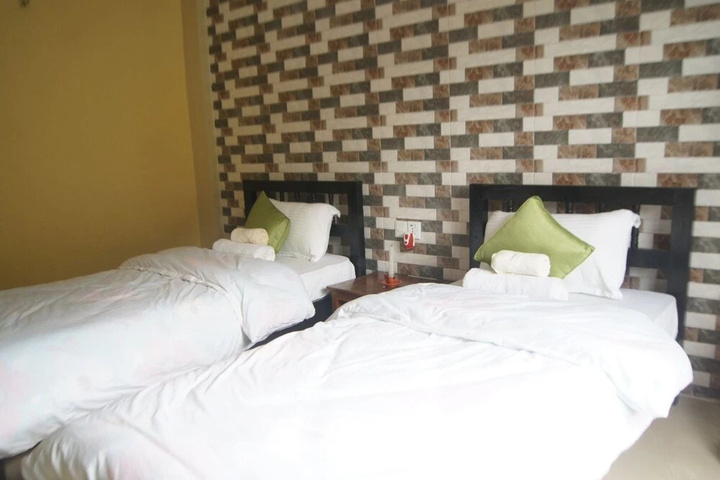 Room 4 of 11