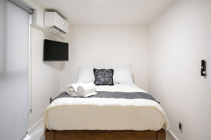 Room 7 of 84