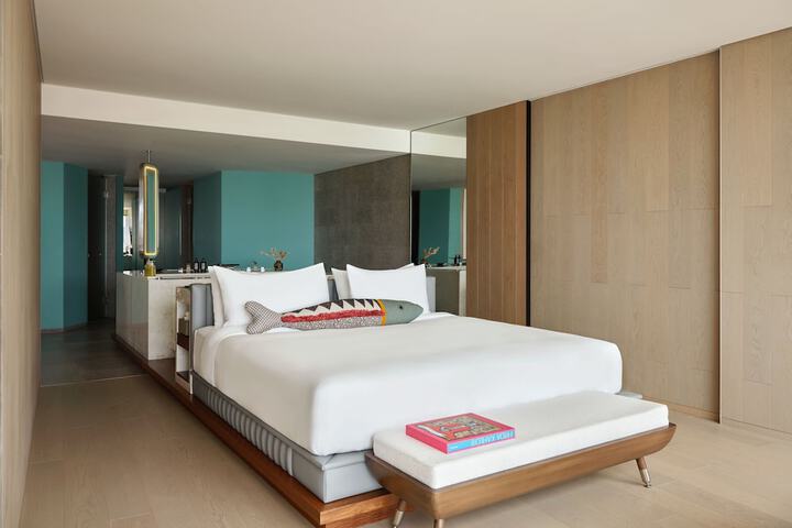 Room 25 of 208