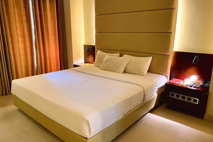 Room 10 of 28
