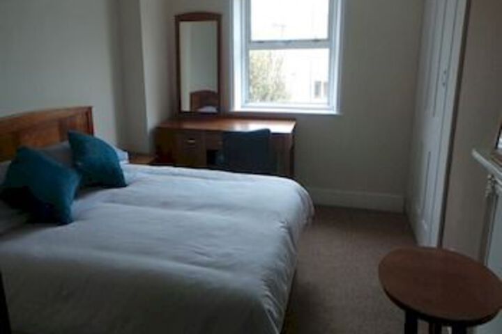Room 12 of 18