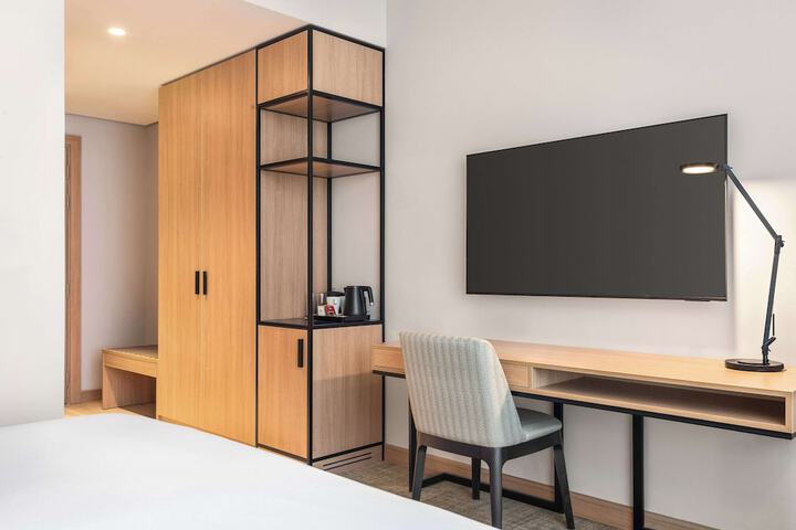 Room 27 of 223