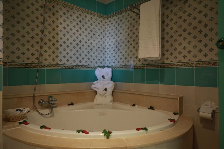 Room 17 of 38