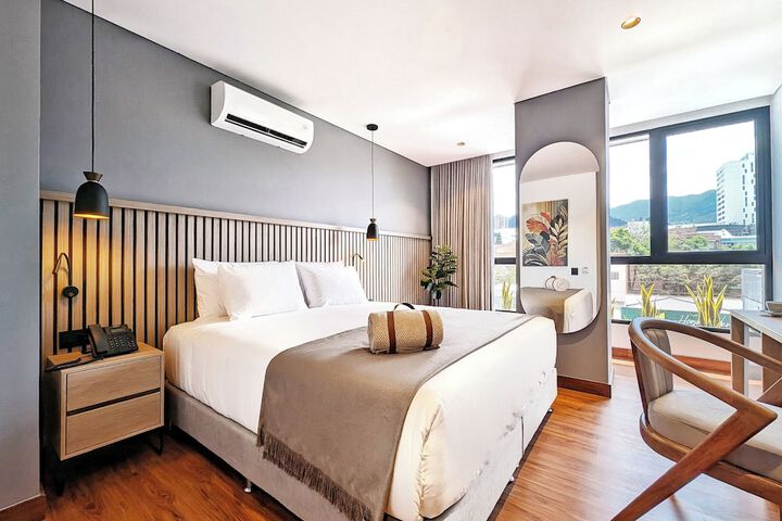 Room 7 of 32