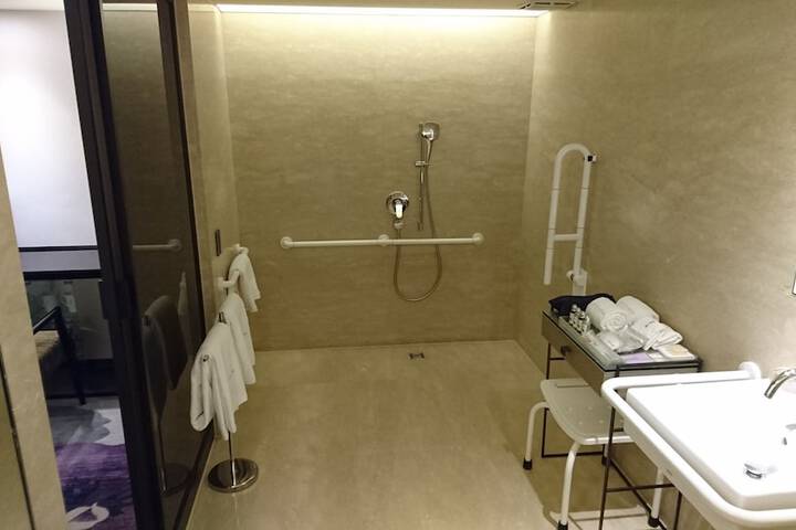 Room 41 of 66
