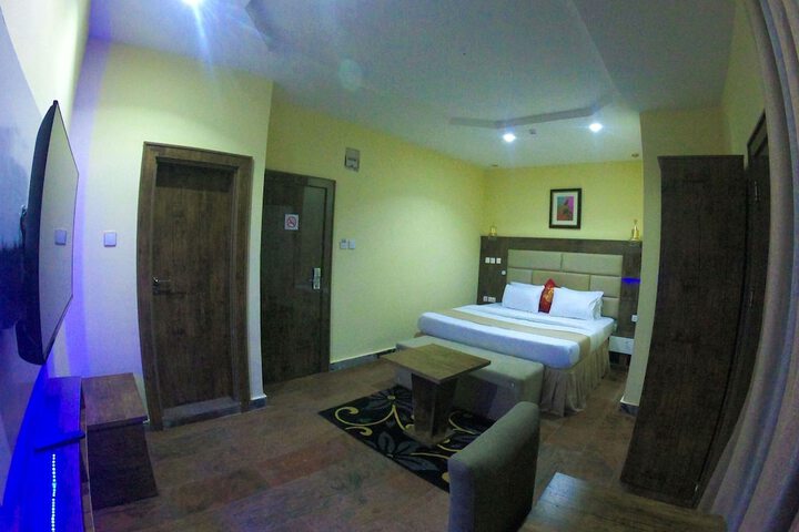 Room 6 of 34