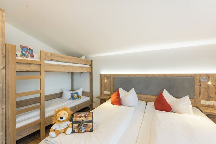 Room 15 of 32