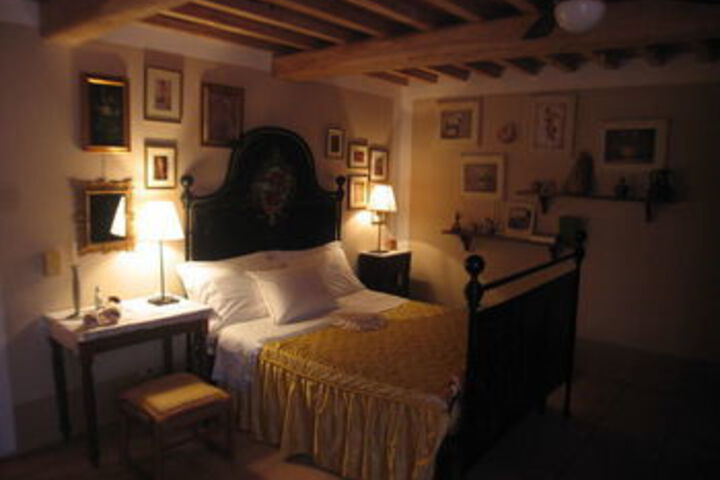 Room 6 of 17