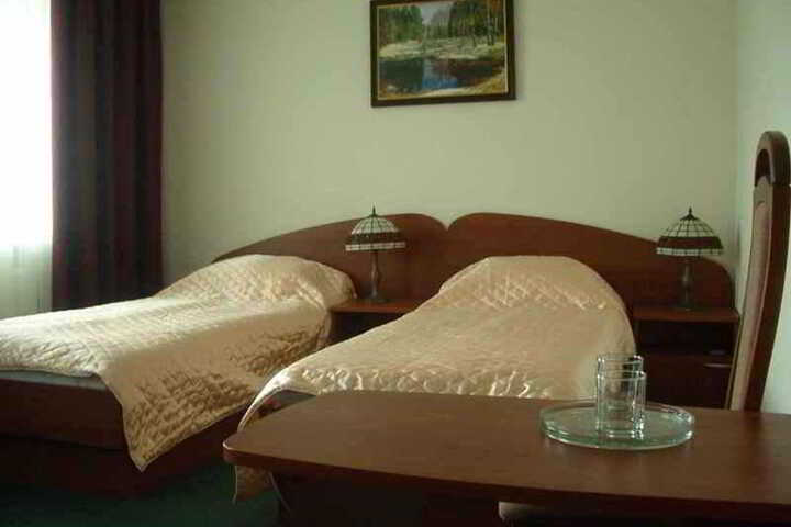 Room 6 of 9