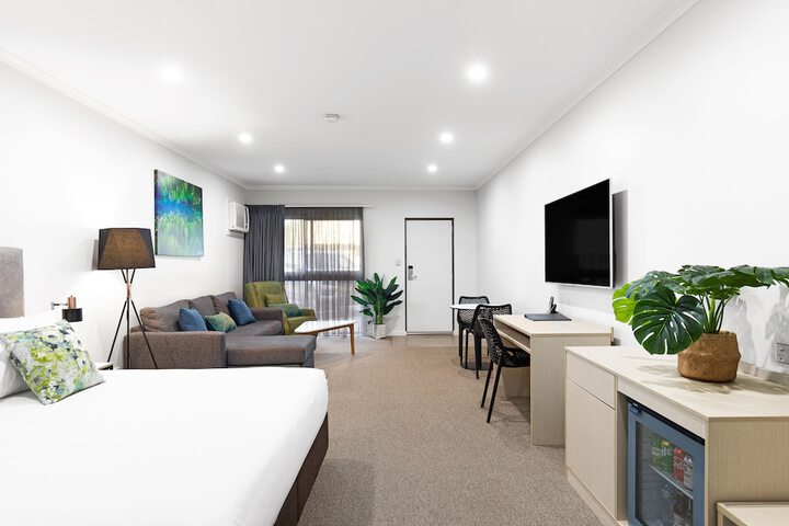Room 2 of 63