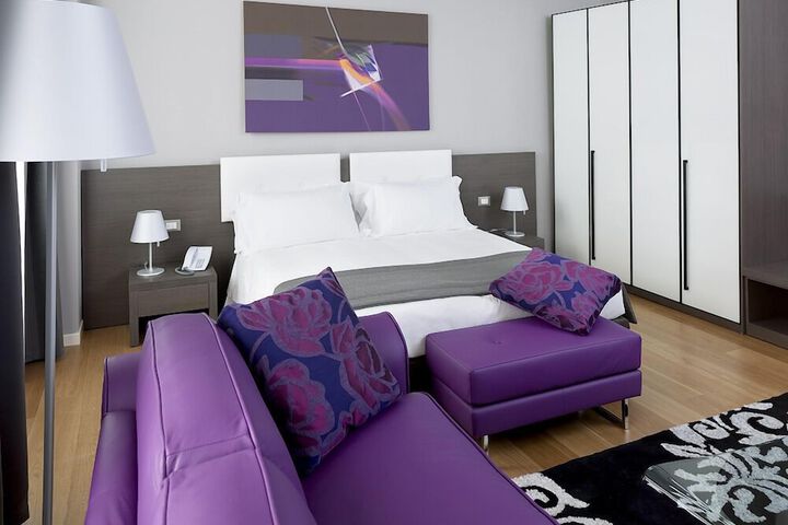 Room 16 of 40