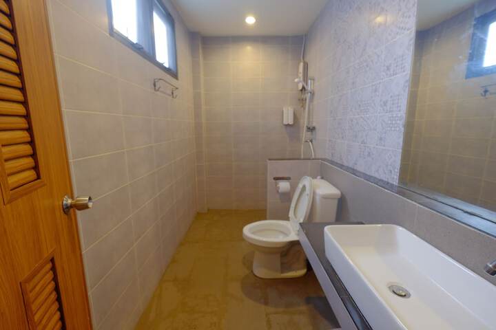 Room 34 of 62