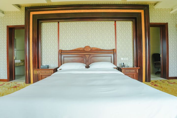 Room 32 of 85