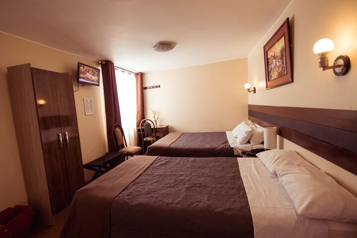 Room 9 of 36