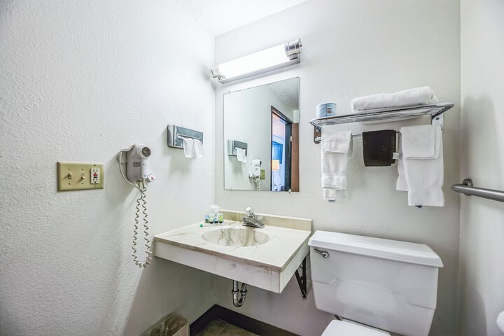 Standard Double Room (9 of 10)