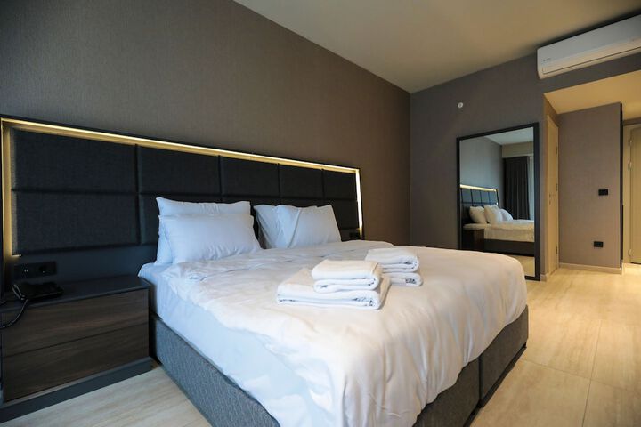 Room 6 of 42