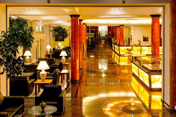 Entrance & Lobby