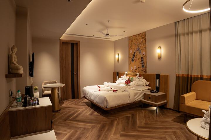 Room 10 of 18