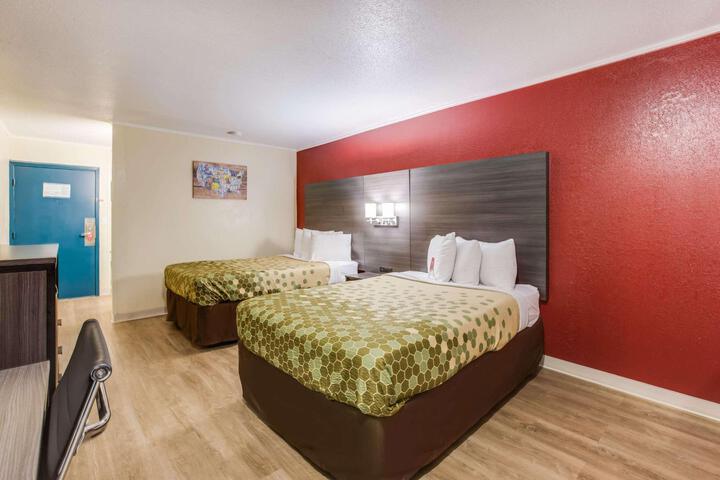2 Double Beds (6 of 7)