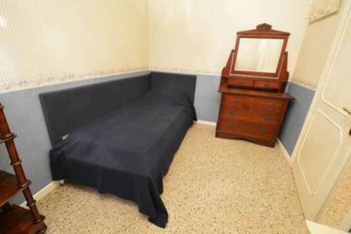 Room 12 of 29