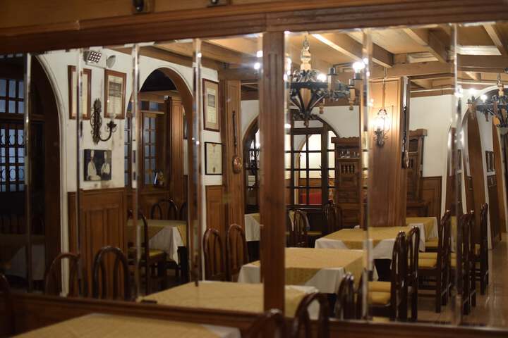 Dining 56 of 77