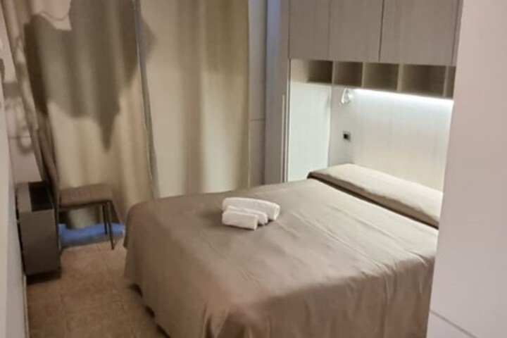 Room 27 of 64