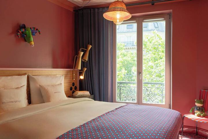 Room 16 of 108