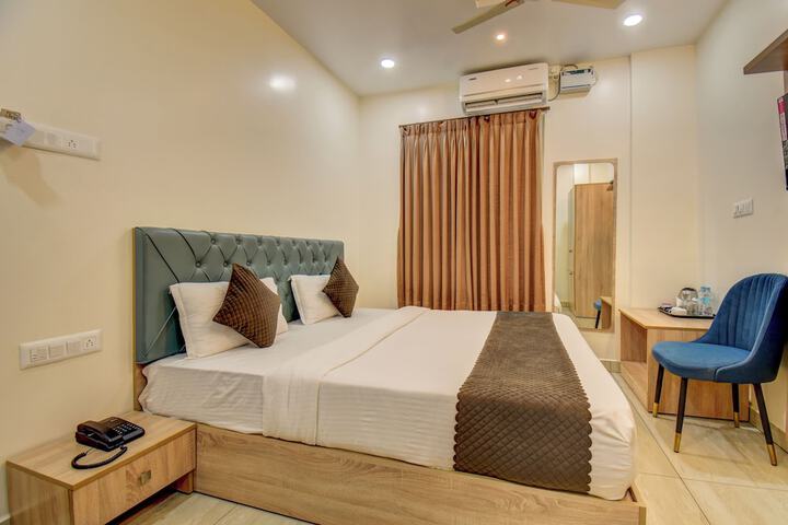 Room 9 of 26