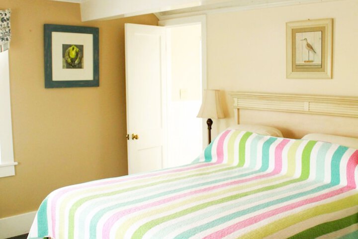 Room 15 of 230