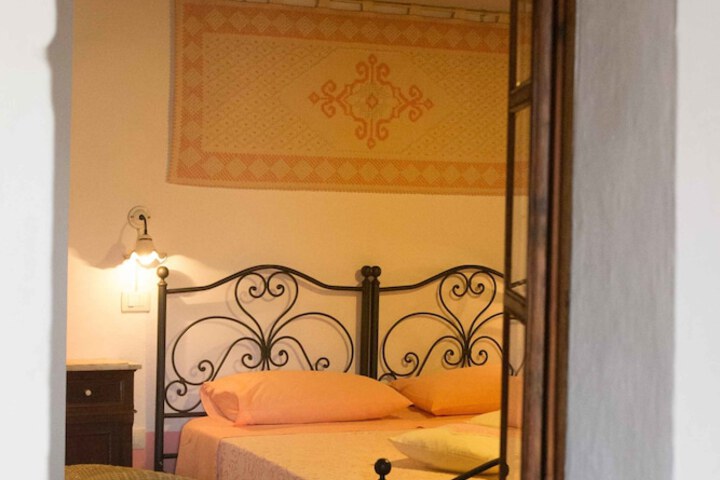 Room 4 of 27