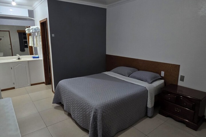 Room 7 of 13