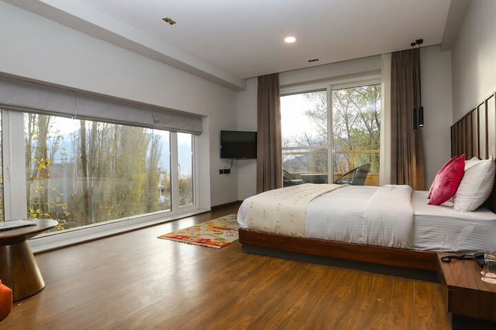 Room 14 of 23