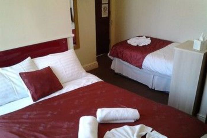 Room 6 of 14