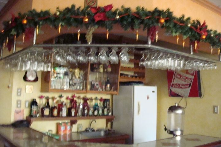 Lounge 5 of 13