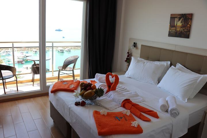 Room 9 of 37
