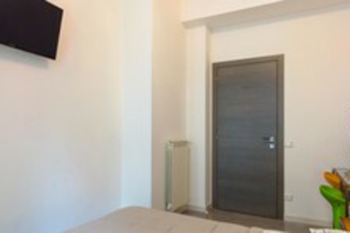 Room 27 of 43