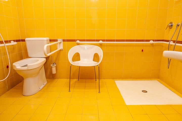 Room 16 of 28