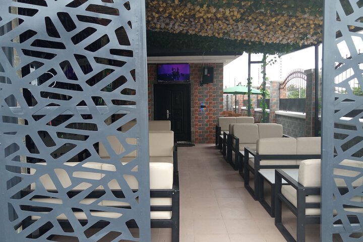 Lounge 10 of 16