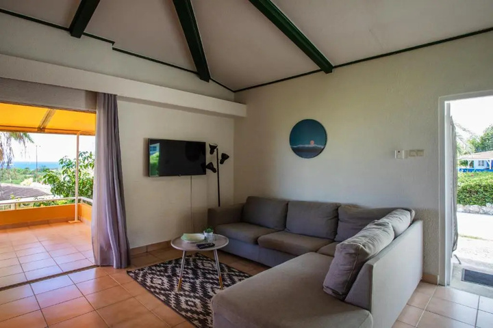 Room 4 of 16