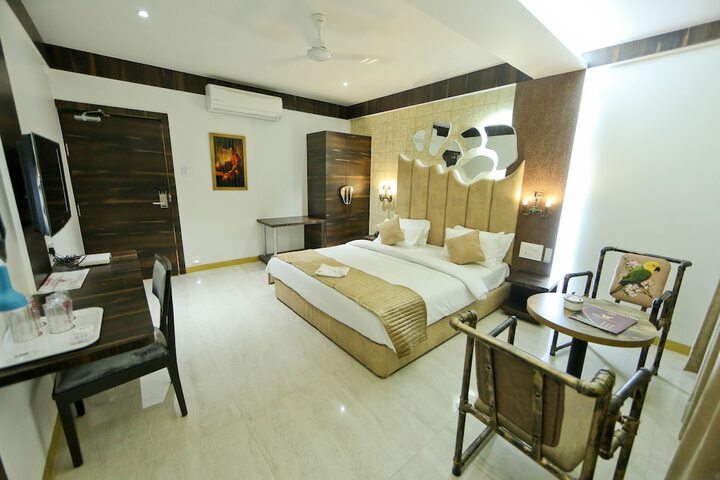 Room 8 of 31