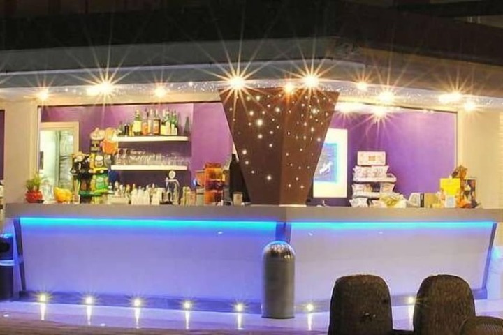 Lounge 45 of 69